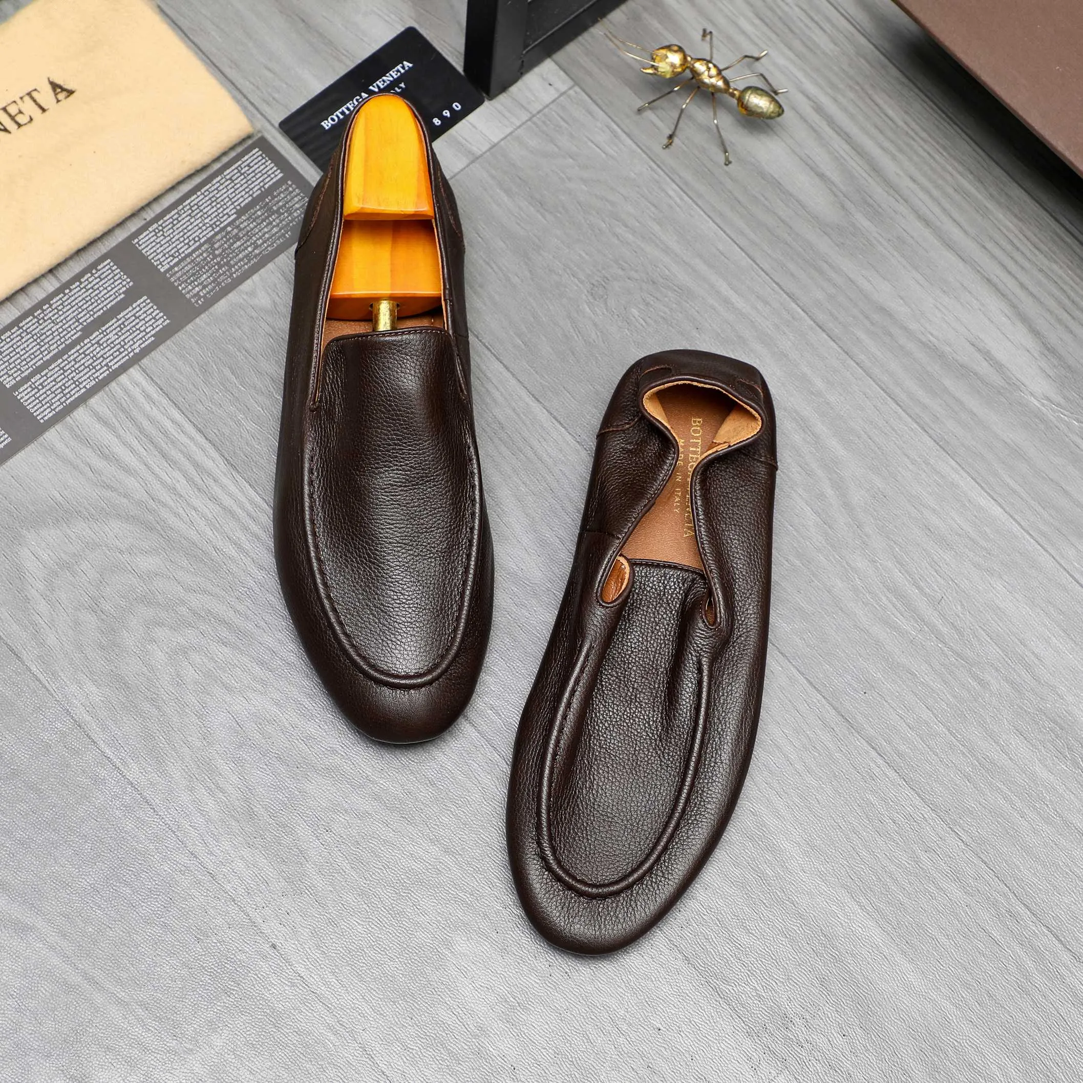 Men's shoes 💰460 Product trademark: BV "Bottega Veneta" soft leather slip-on men's shoes Regular size: 39-45 Product materials: Selected high-quality cowhide upper, cowhide lining, original outsole